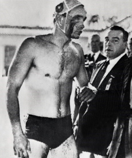 2. kép. Magyar játékos a szovjet-magyar vízilabda-mérkőzés után az 1956-os melboure-i olimpián