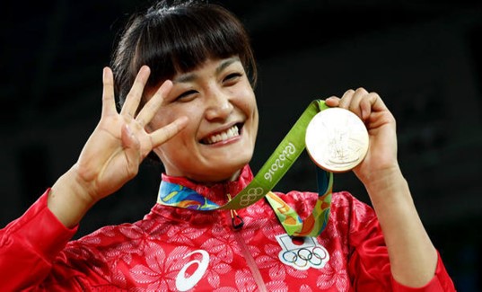 13. kép. Icho Kouri sporttörténelmer írt a birkózásban, miután mindkét nemet beleértve elsőként lett négyszeres olimpiai bajnok. Minden olimpián aranyérmet szerzett, mióta van női birkózás a játékon. Forrás: CNN.com
